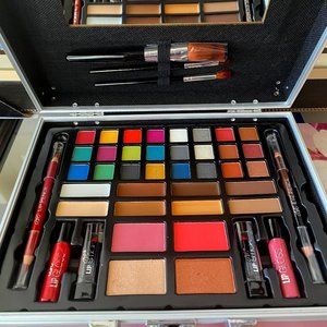 Beauty Set in Aluminum Case